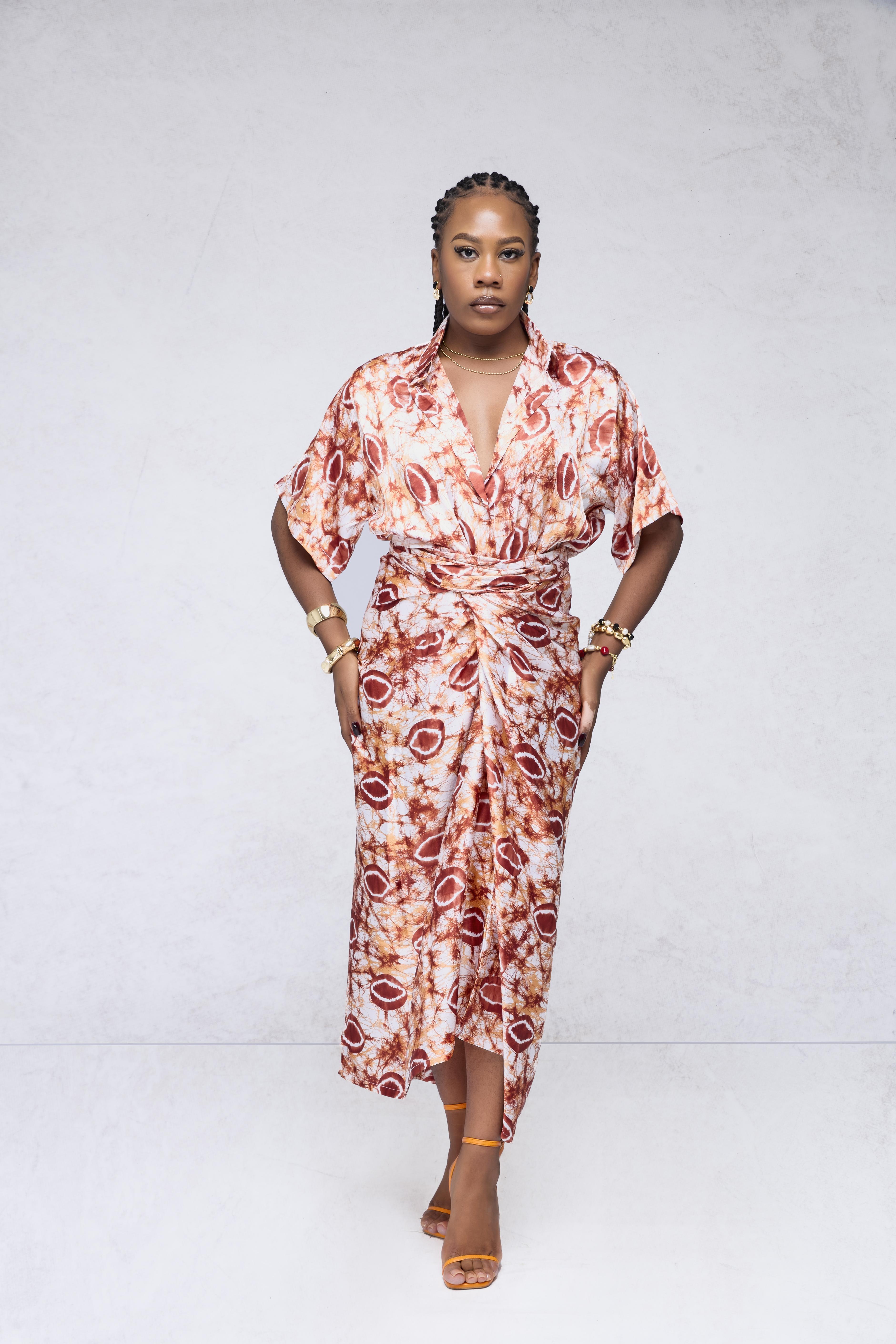 Reine Sacrée — Ensemble Jupe Portefeuille Batik Ocre & Ivoire