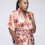 Reine Sacrée — Ensemble Jupe Portefeuille Batik Ocre & Ivoire