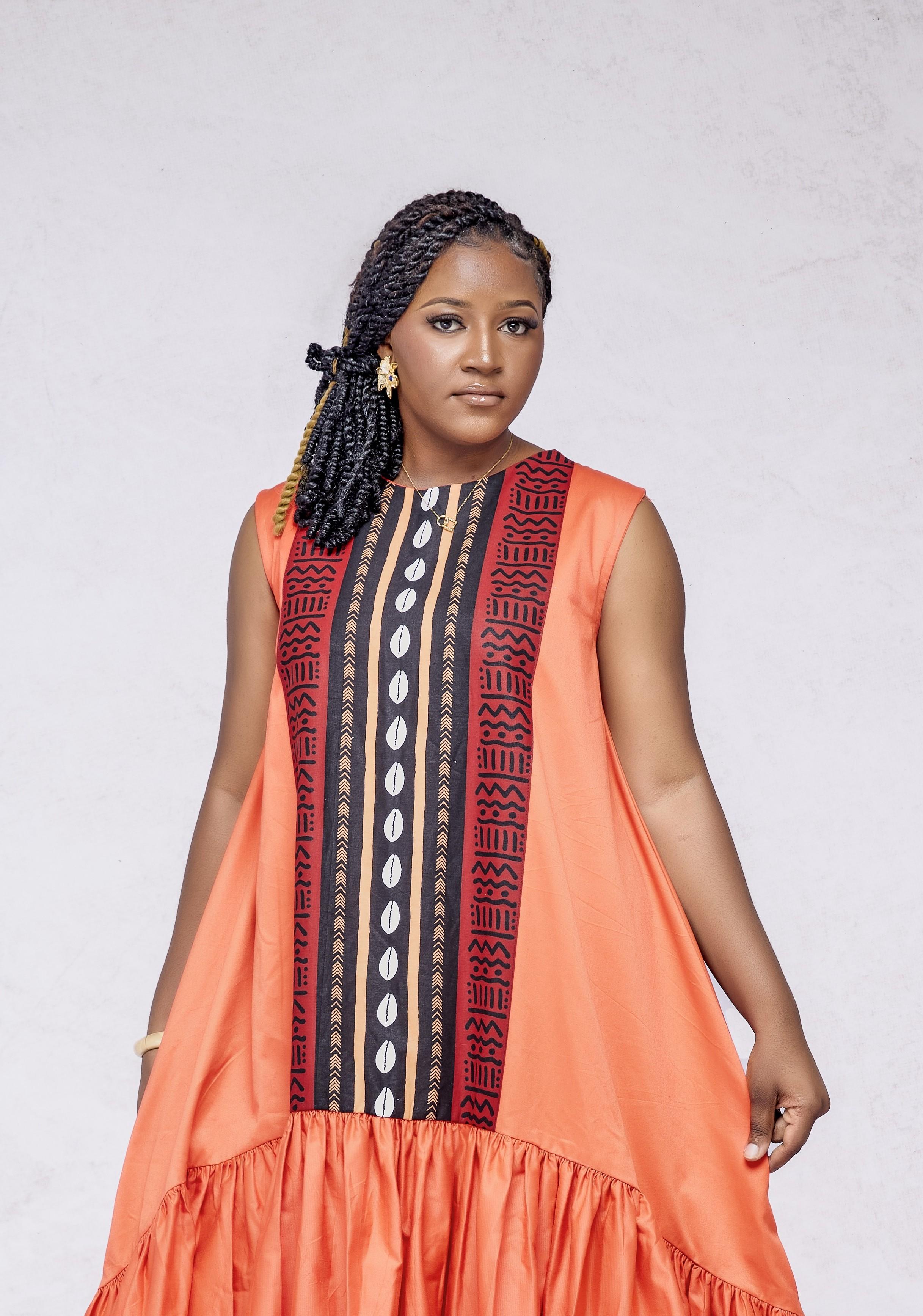 Teriya Flame — Robe longue fluide avec panneau central mudcloth
